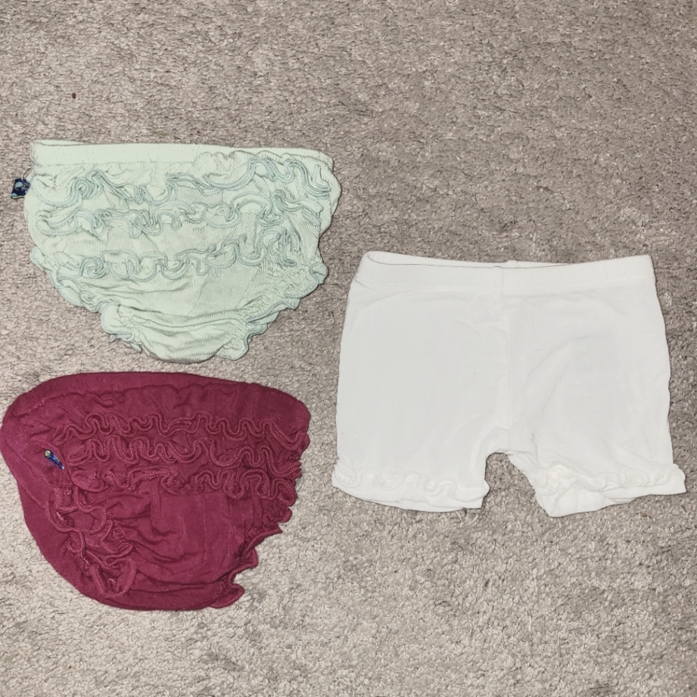 Kickee pants, 3 bottoms